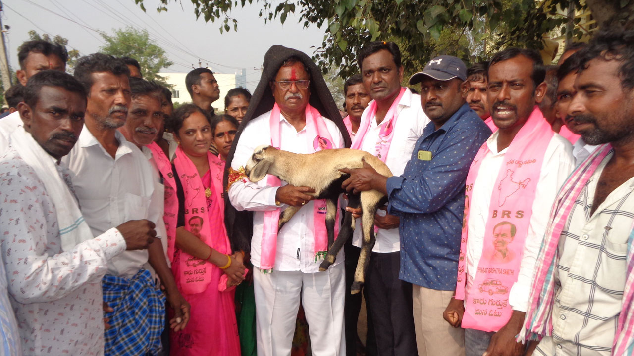 బీఆర్‌ఎస్‌ అంటే స్కీంలుకాంగ్రెస్‌ అంటే స్కాంలు