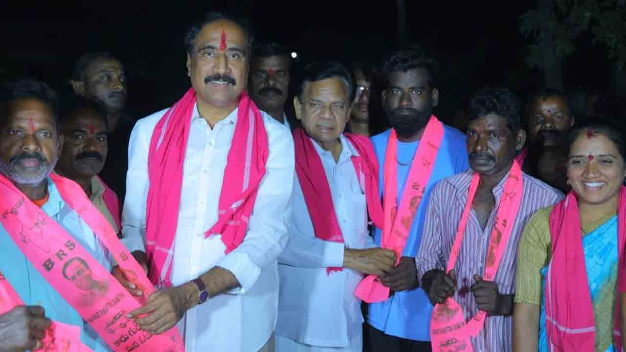 కాంగ్రెస్‌, బీజేపీ ఏం చేసినయ్‌?