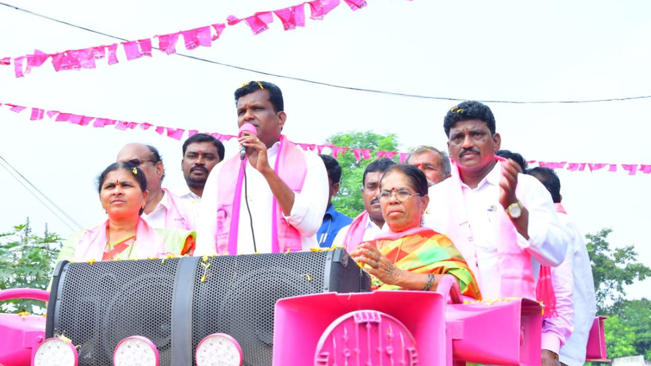 అన్నం పెట్టే బీఆర్‌ఎస్సా.. సున్నం పెట్టే కాంగ్రెస్సా