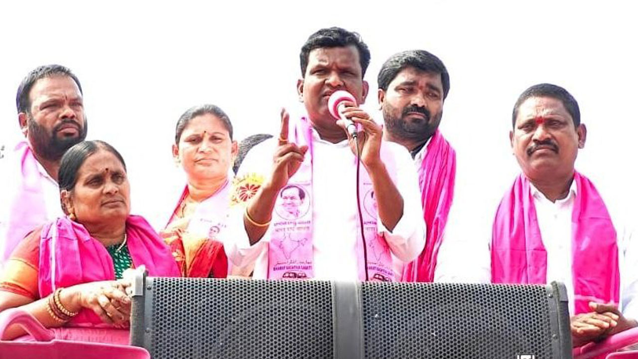 అభివృద్ధికి పట్టం కట్టండి