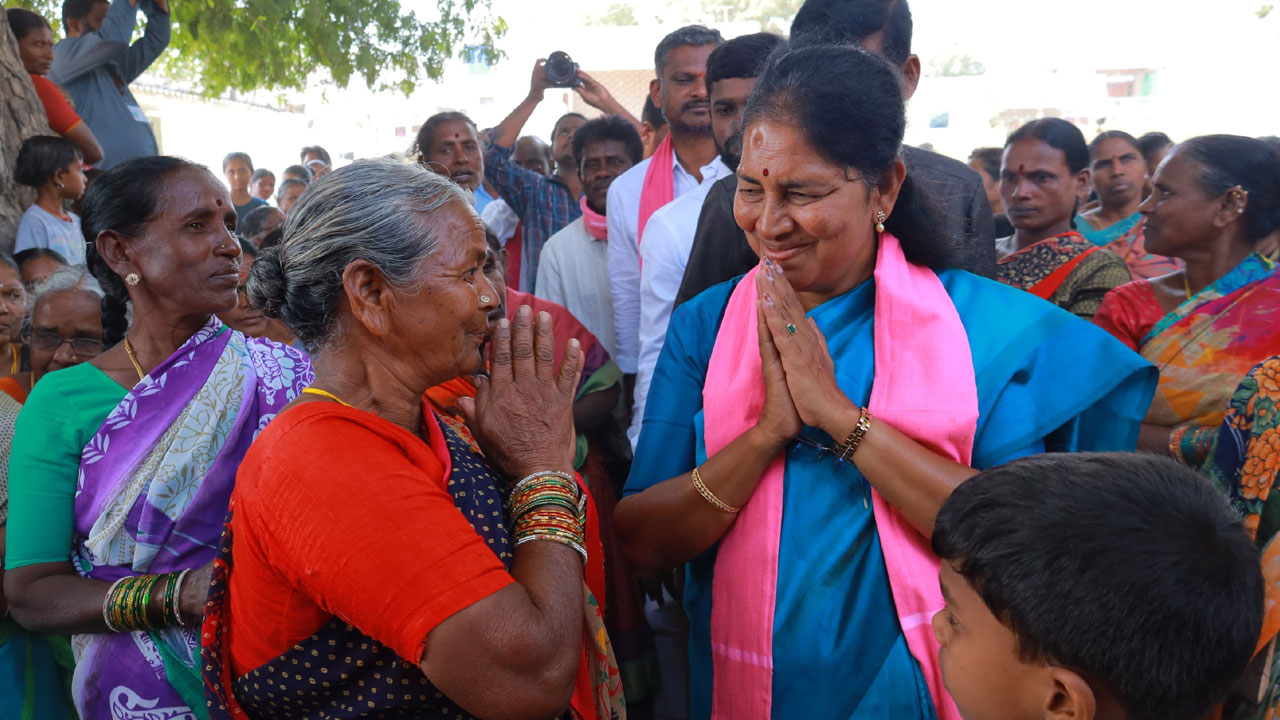 అభివృద్ధిని చూసి ఓటేయండి
