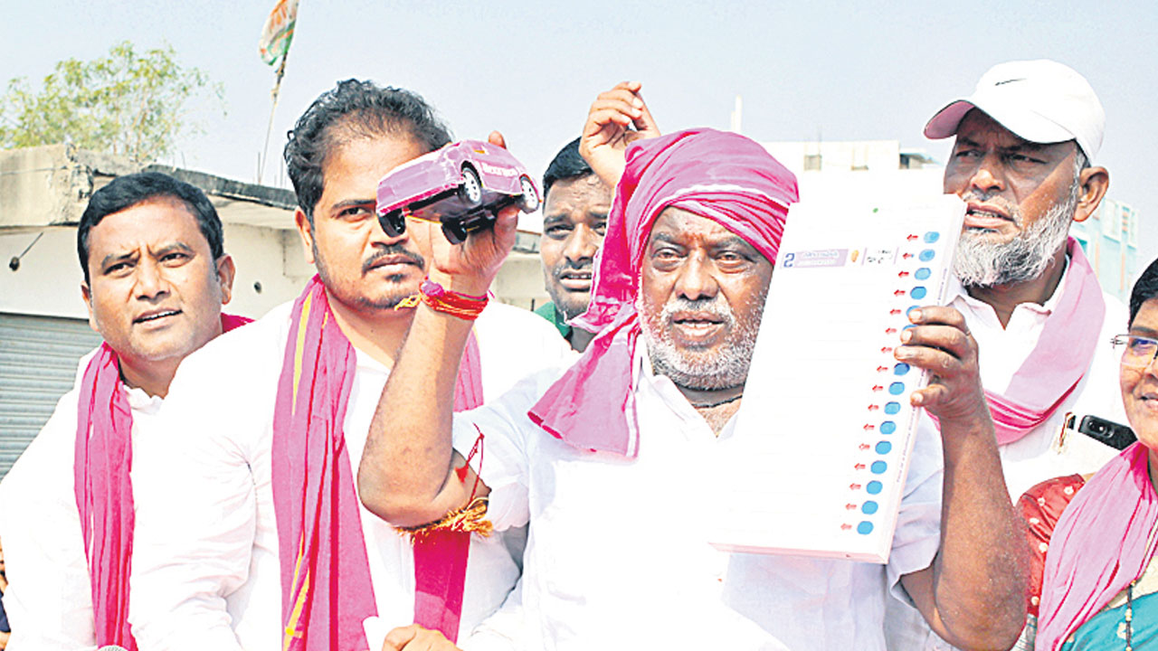 బీజేపీ ఎంపీ నిధులు ఎందుకు తీసుకురాలేదు