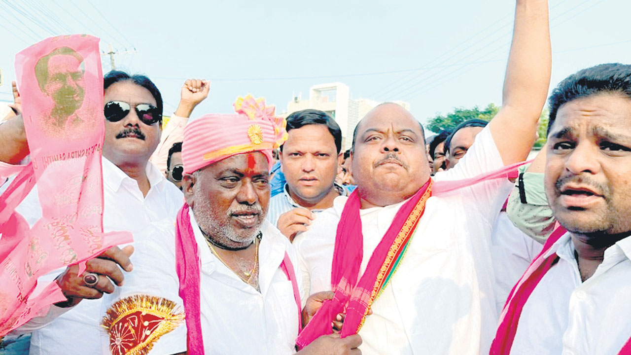 అభివృద్ధికి పట్టం కట్టండి