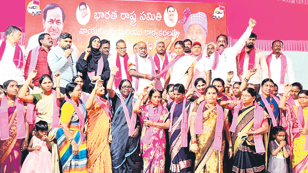 కాంగ్రెస్‌ అసమర్థపాలనకు కర్ణాటక నిదర్శనం