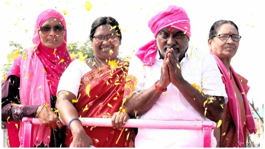 Mla Jogu Ramanna Campaign In Karka Colony Under Adilabad Municipality