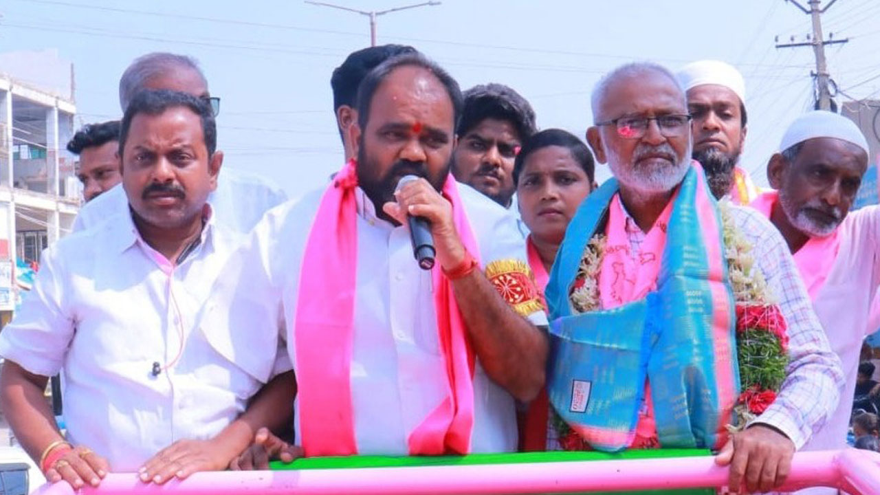 అభివృద్ధికి పట్టం కట్టండి