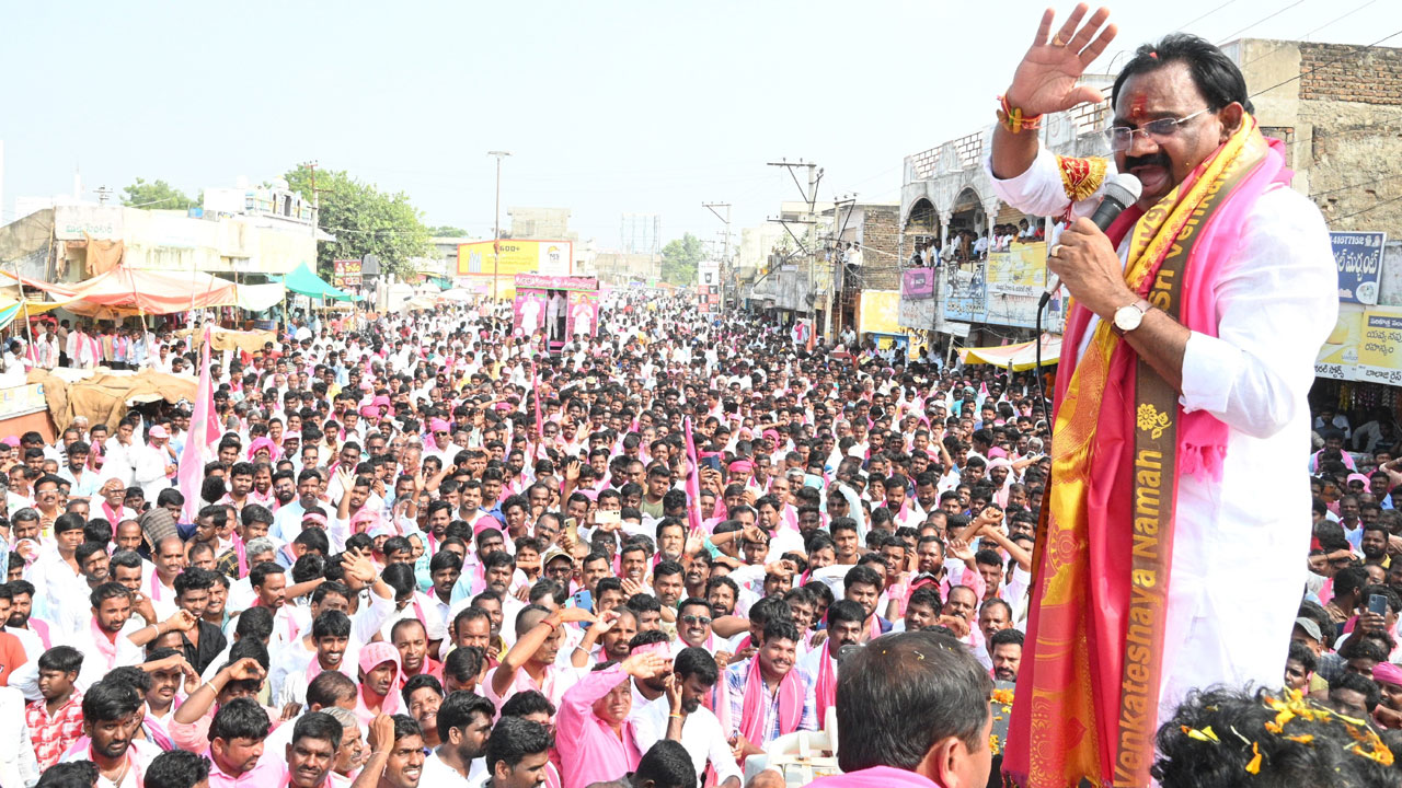 రాజగోపాల్‌రెడ్డిని చూసి ఊసరవెల్లి సిగ్గు పడుతుంది