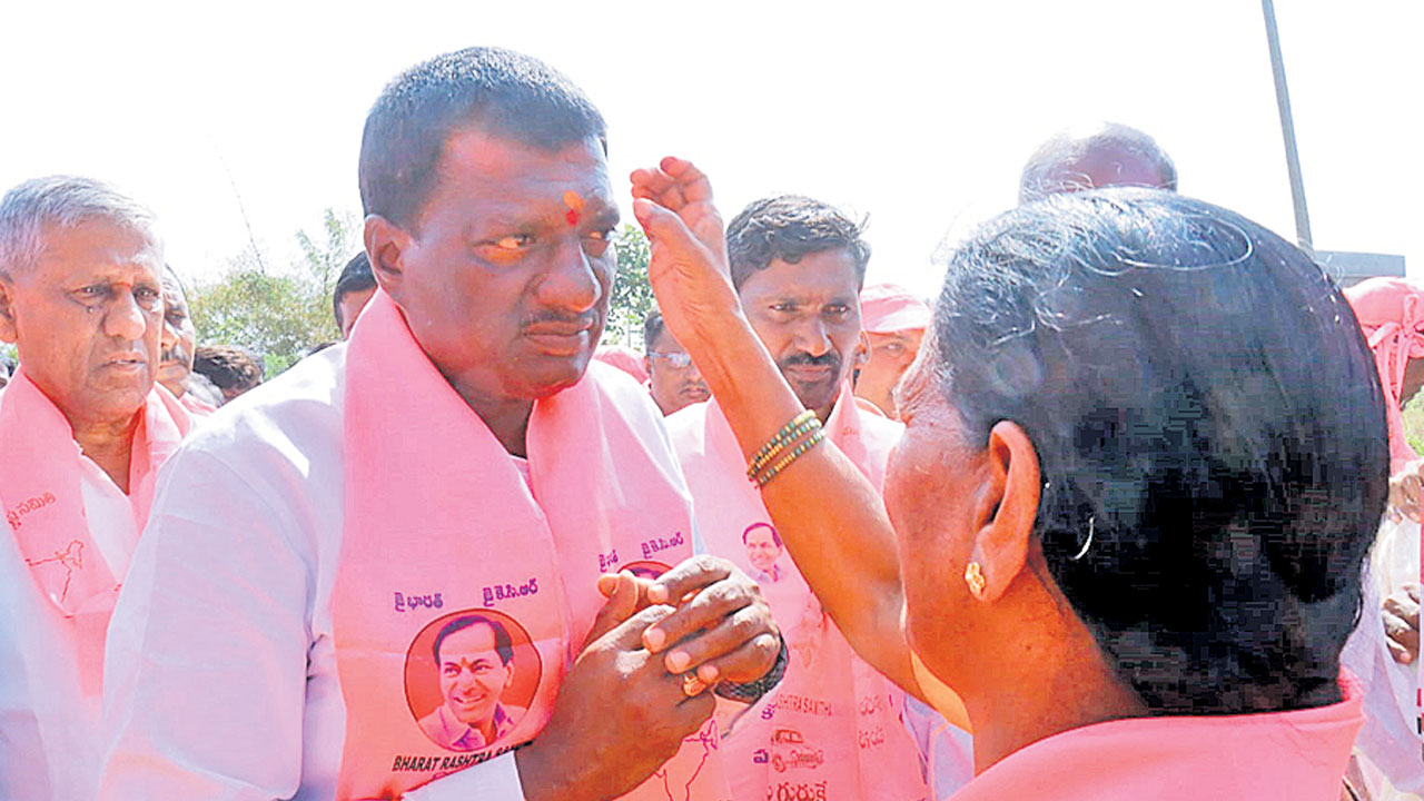 కాంగ్రెస్‌వి బూటకపుహమీలు