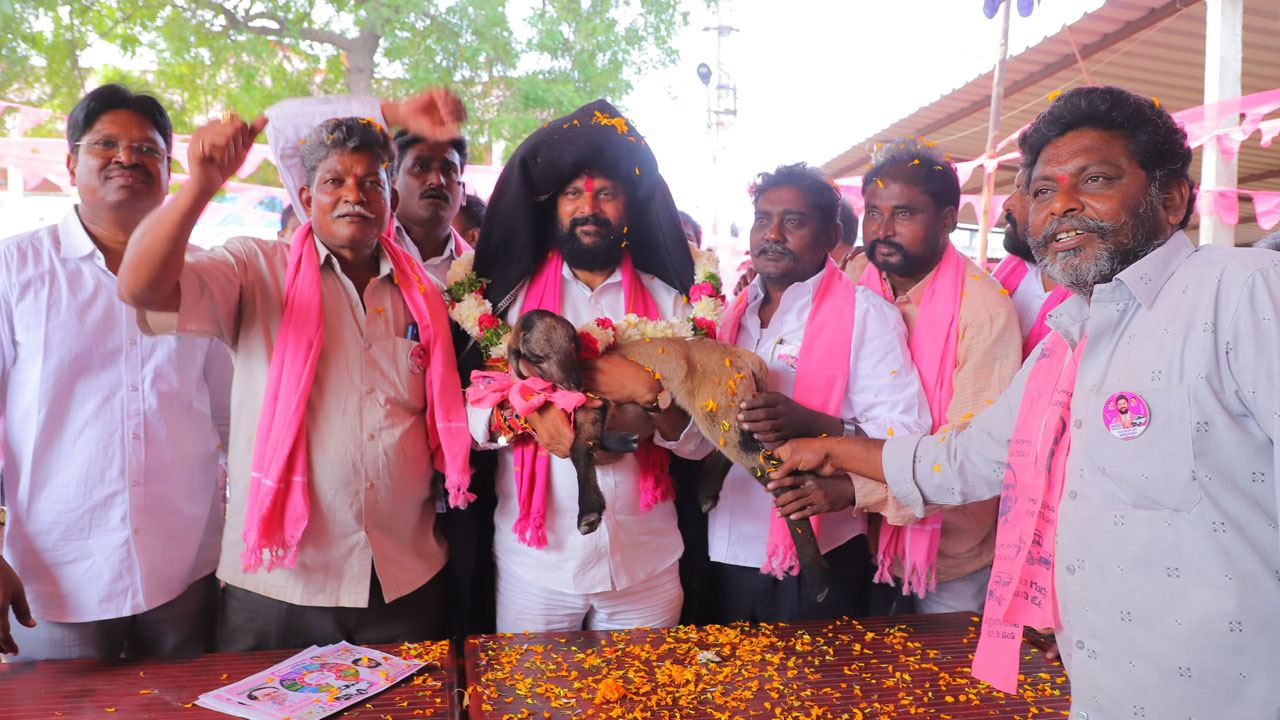 కారుకు ఓటేసి సారు రుణం తీర్చుకోవాలి