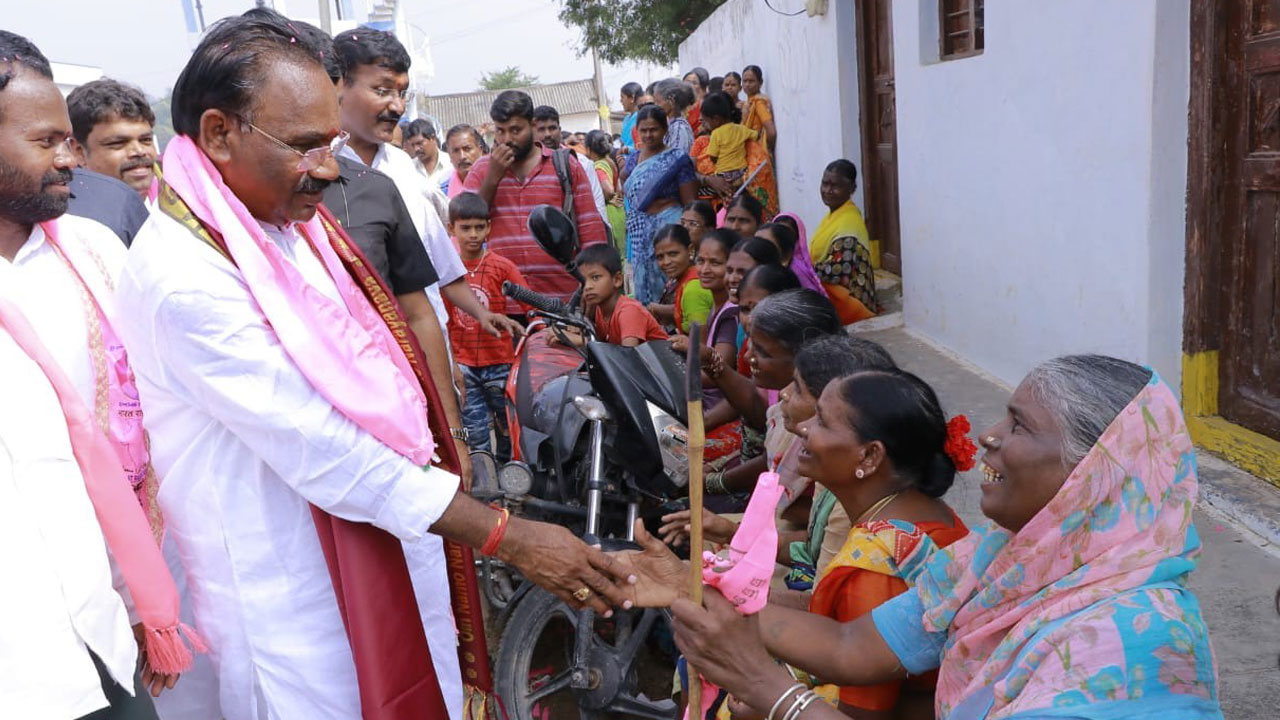 రాజగోపాల్‌రెడ్డిది పూటకో పార్టీ.. గంటకో మాట