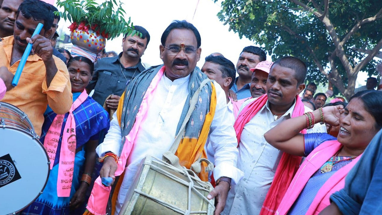 ప్రజల కోసం పనిచేసే ప్రభుత్వాన్ని ఆదరించాలి