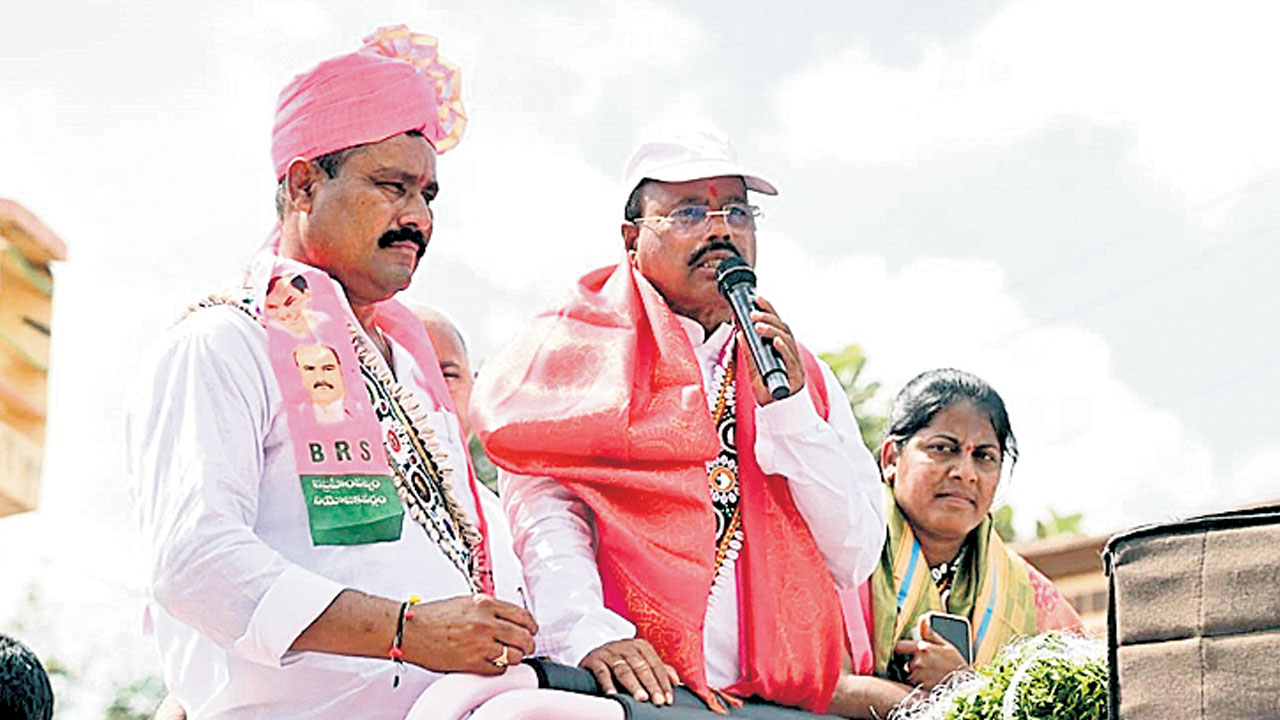 అభివృద్ధి కావాలా..అరాచకమా