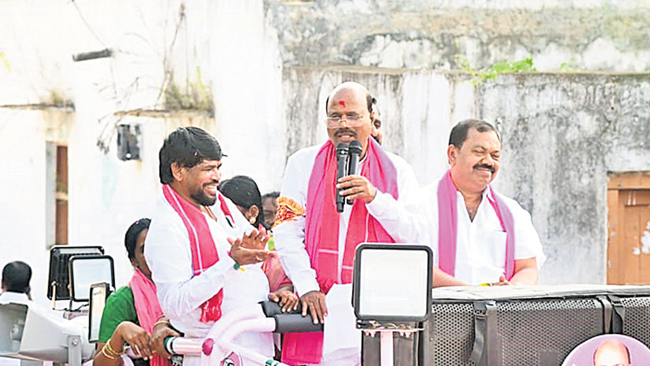 బీఆర్‌ఎస్‌ ప్రచారానికి బ్రహ్మరథం