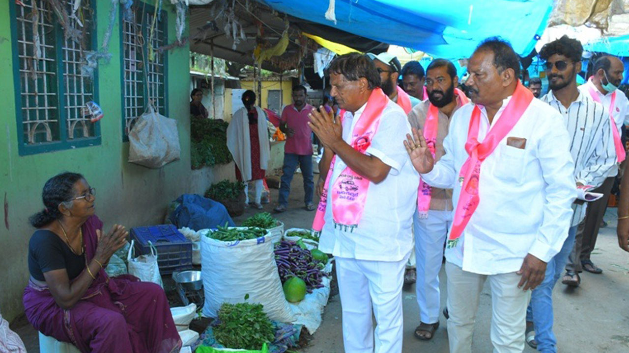 పదేండ్ల అభివృద్ధిని చూడండి