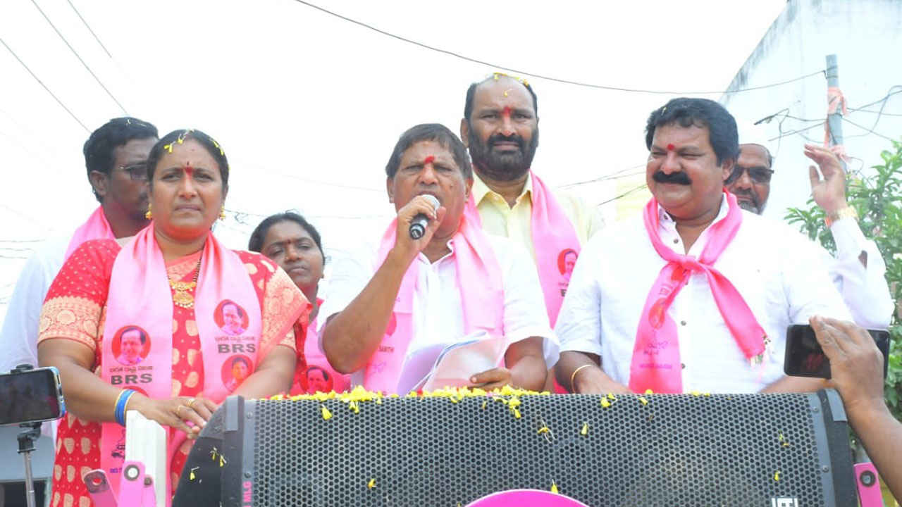 నిస్వార్థంగా సేవ చేస్తున్న.. ఆశీర్వదించండి