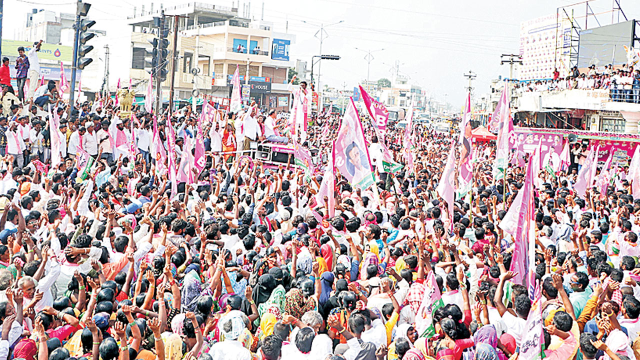 బీఆర్‌ఎస్‌కు నీరాజనం