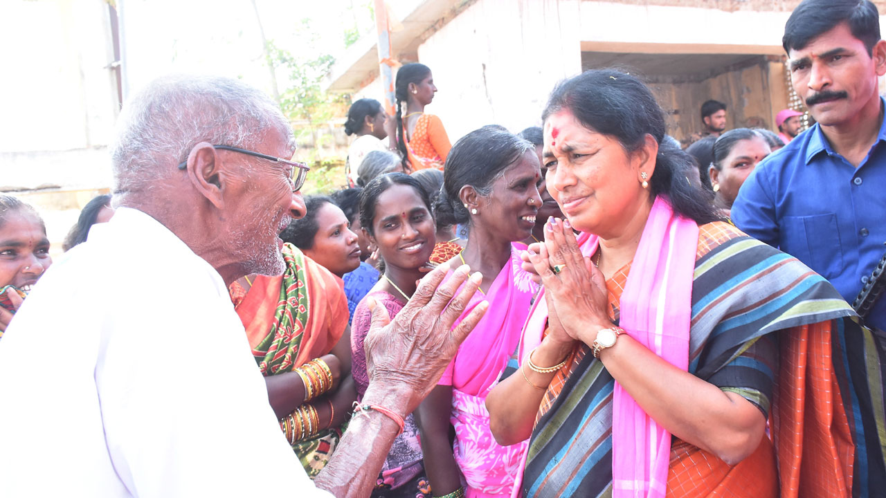 అభివృద్ధిని చూసి ఆదరించండి