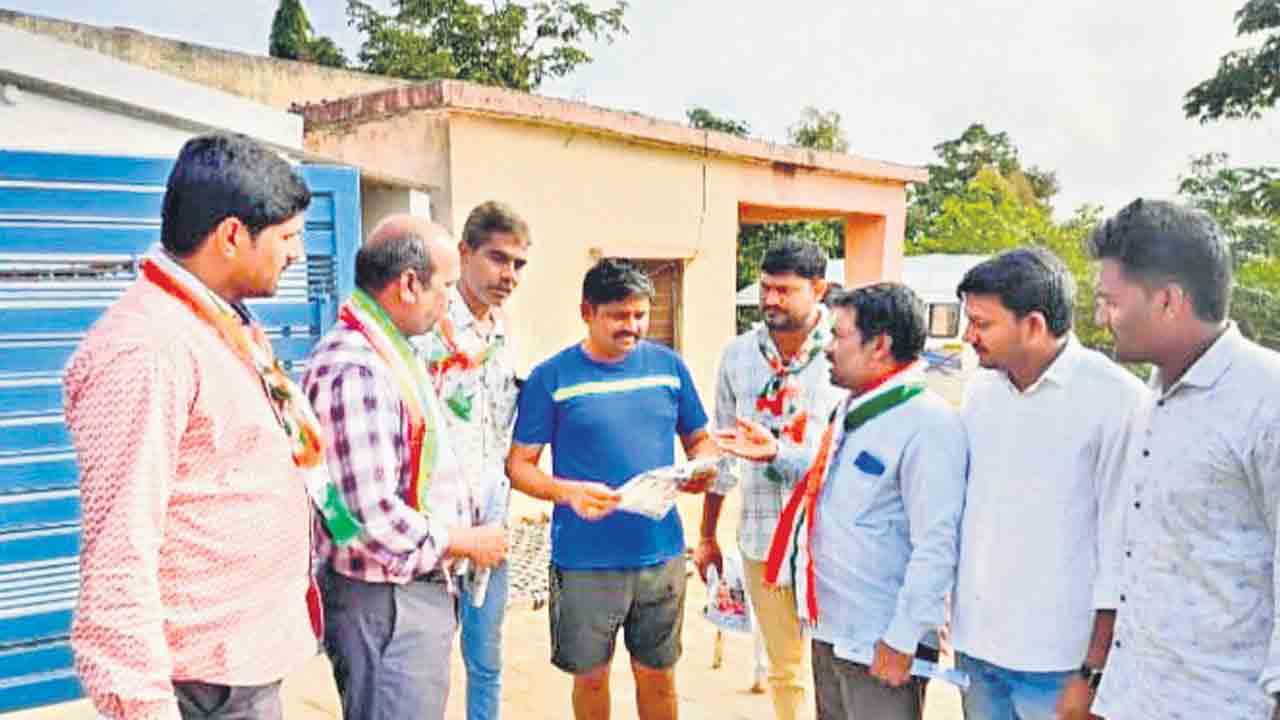 కాంగ్రెస్‌ అభ్యర్థి ప్రచారానికి కాలేజీ స్టాఫ్‌