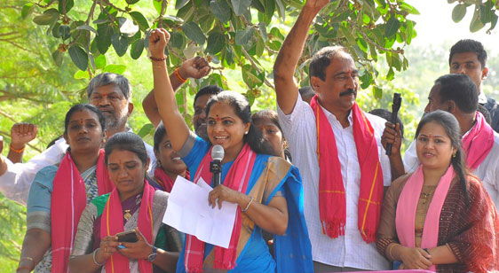 బీఆర్‌ఎస్‌ గెలిస్తే బతుకులు బాగుంటయ్‌