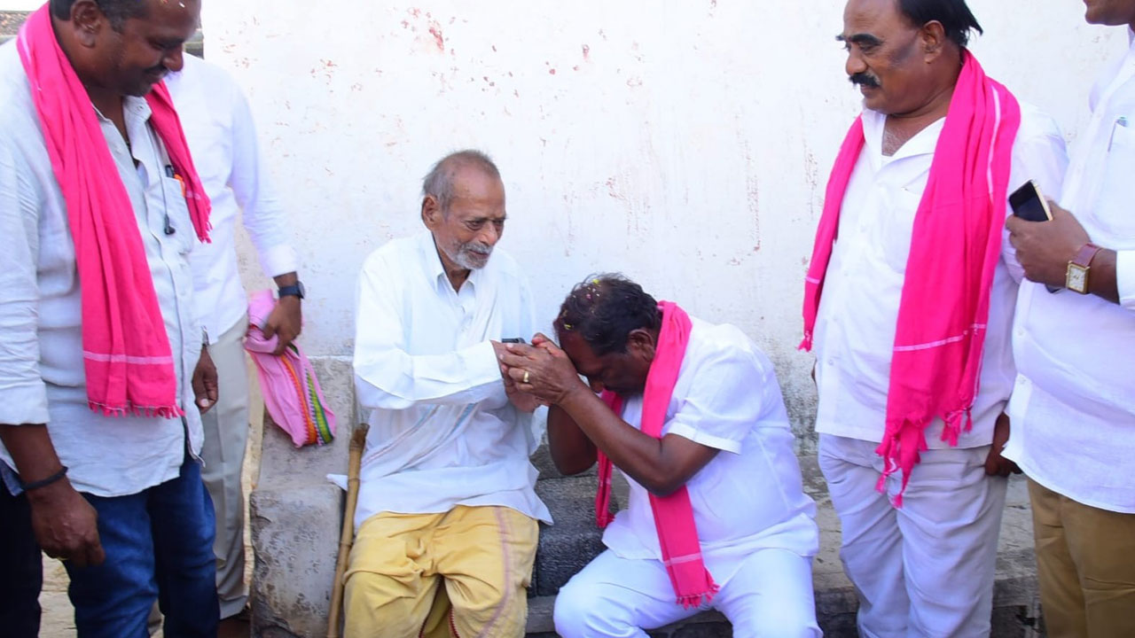 గులాంగిరీ చేసేవాళ్లా.. ప్రగతివైపు నిలిచేవాళ్లా..