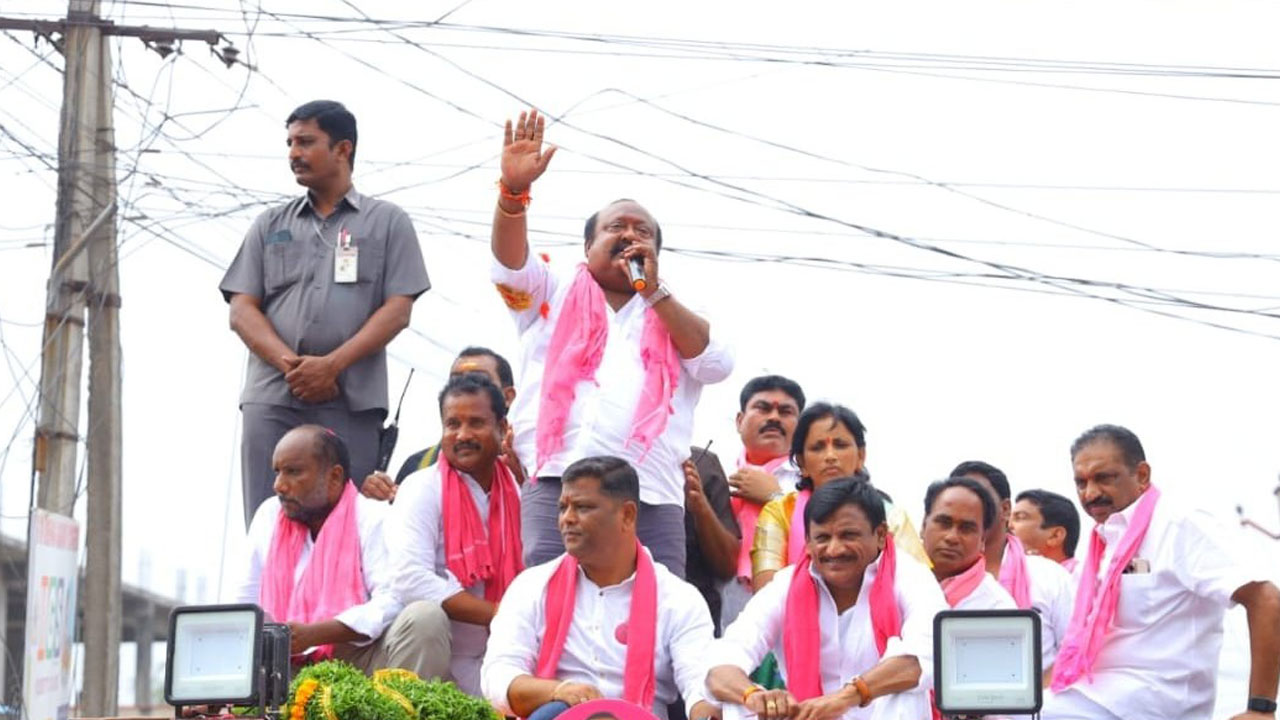 బండి సంజయ్‌.. బ్లాక్‌మెయిలర్‌