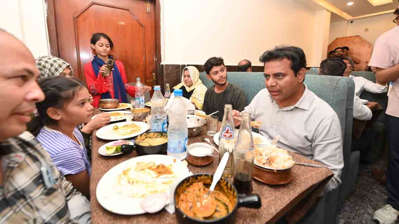 Minister KTR | షాదాబ్‌లో బిర్యానీ.. మొజంజాహీలో ఐస్‌క్రీం.. నగరంలో అర్ధరాత్రి మంత్రి కేటీఆర్‌ సందడి – వీడియో