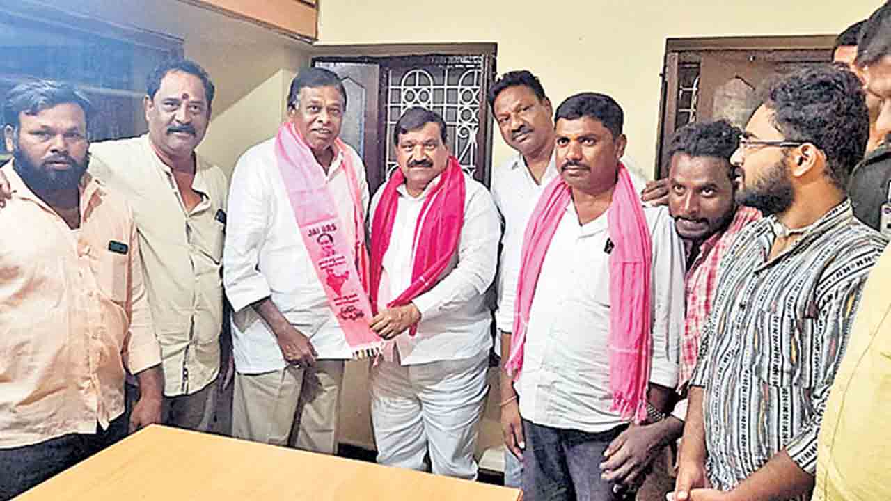 చేరికల హవా..