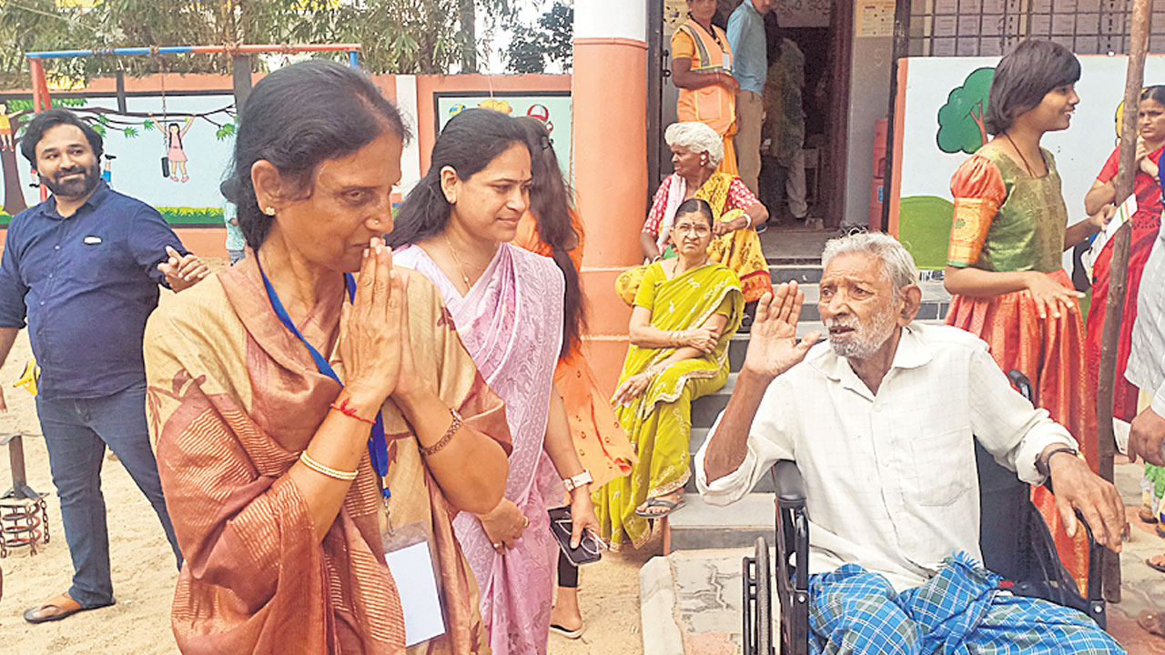 స్వేచ్ఛగా..సజాపుగా..