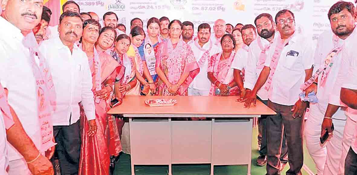 అభివృద్ధికి పట్టం కట్టండి