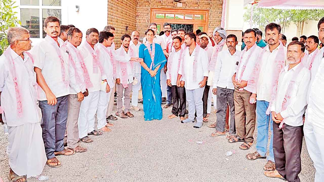 కాంగ్రెస్‌, బీజేపీలకు బుద్ధిచెప్పాలి