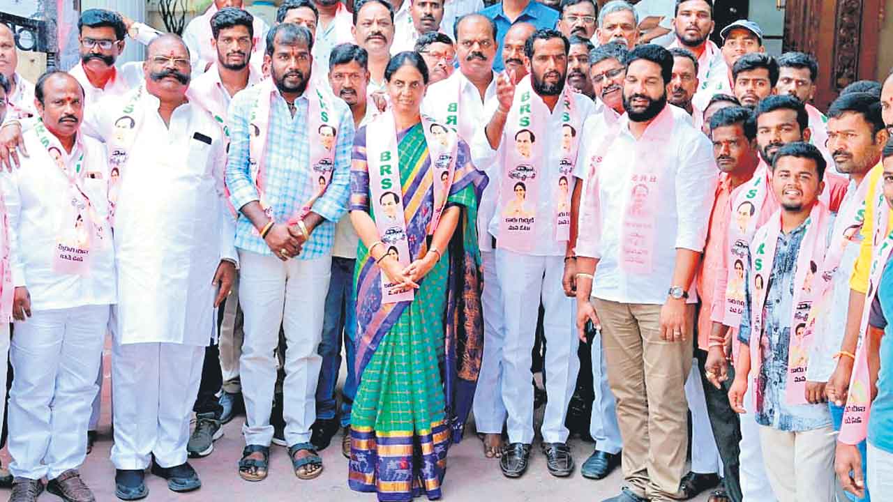 కాంగ్రెస్‌, బీజేపీకి బుద్ధి చెప్పాలి