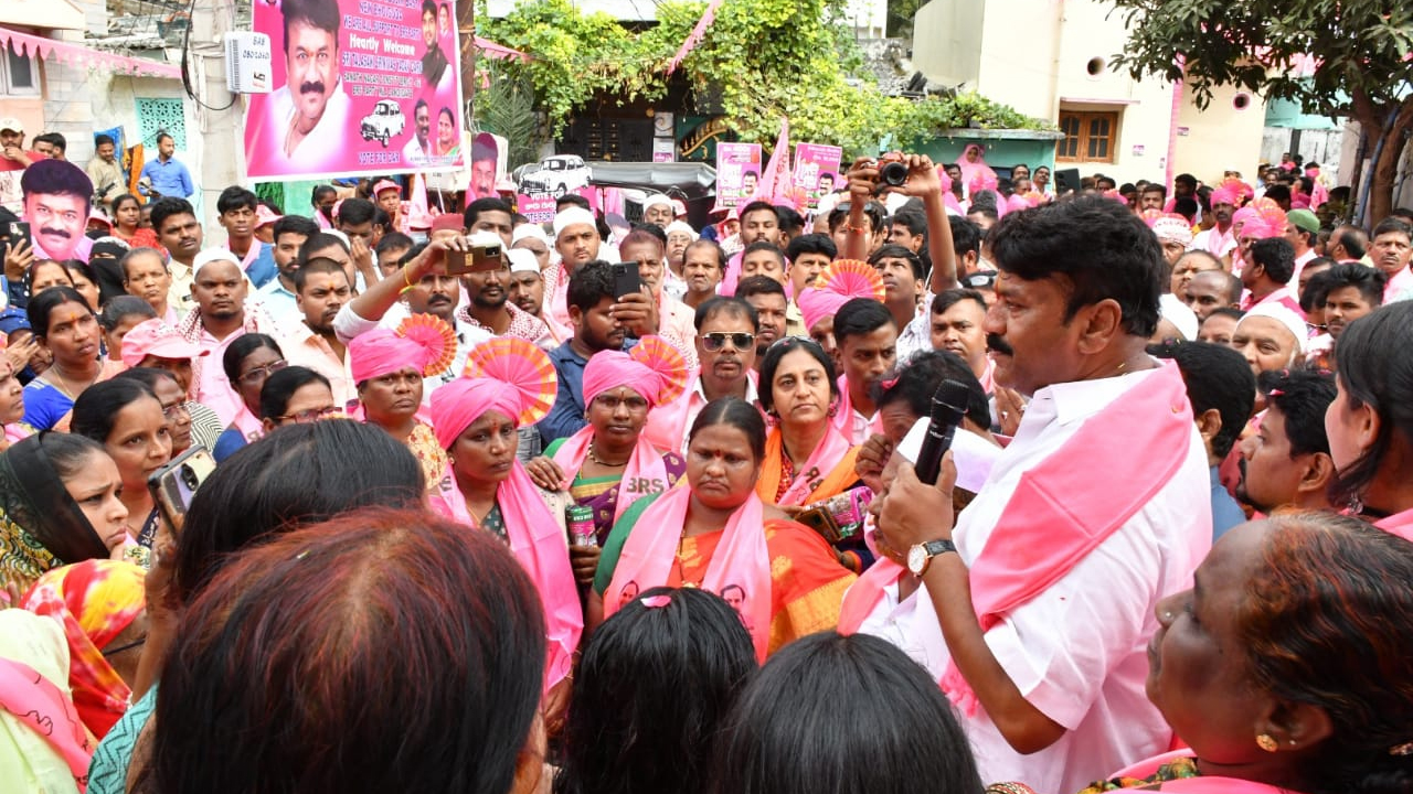 Minister Srinivas Yadav | నన్ను గెలిపించే బాధ్యత మీదే..! ఇంటింటి ప్రచారంలో మంత్రి తలసాని