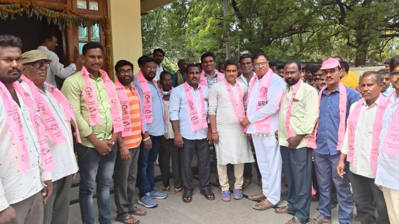 కారు జోరుకు ప్రతిపక్షాలు బేజారు