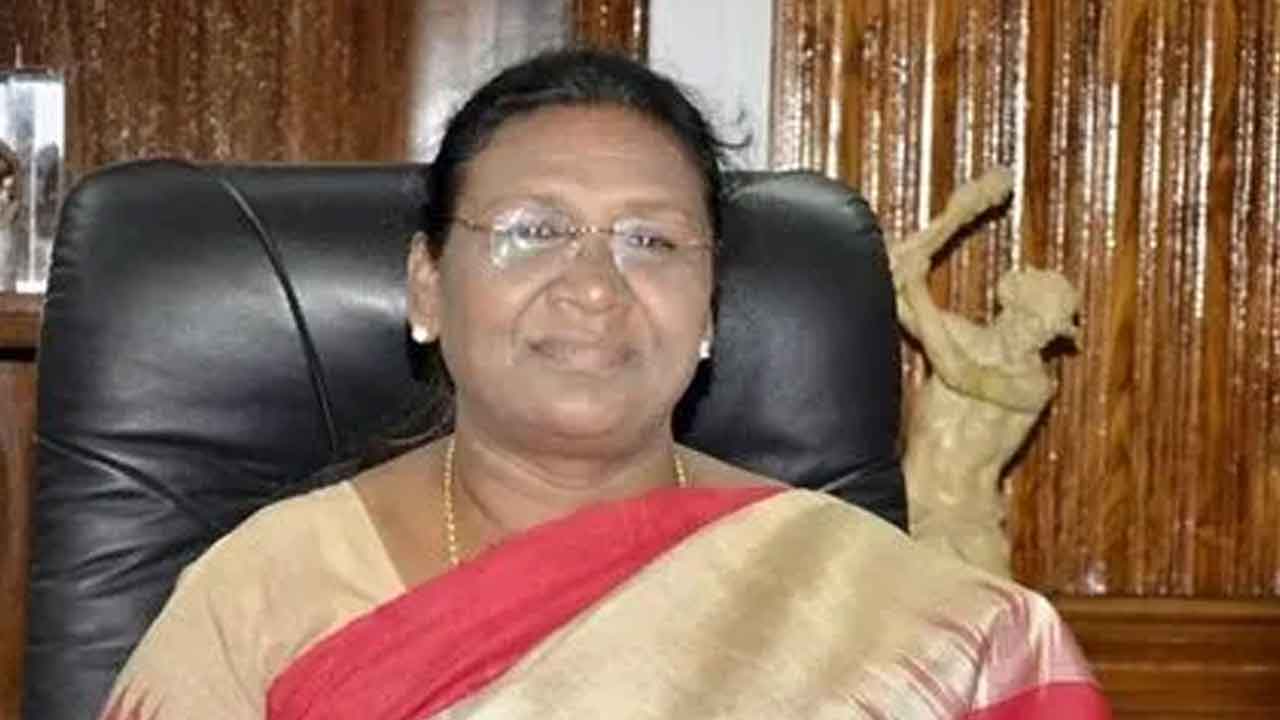 సత్యసాయి మహాసమాధిని దర్శించుకున్న రాష్ట్రపతి