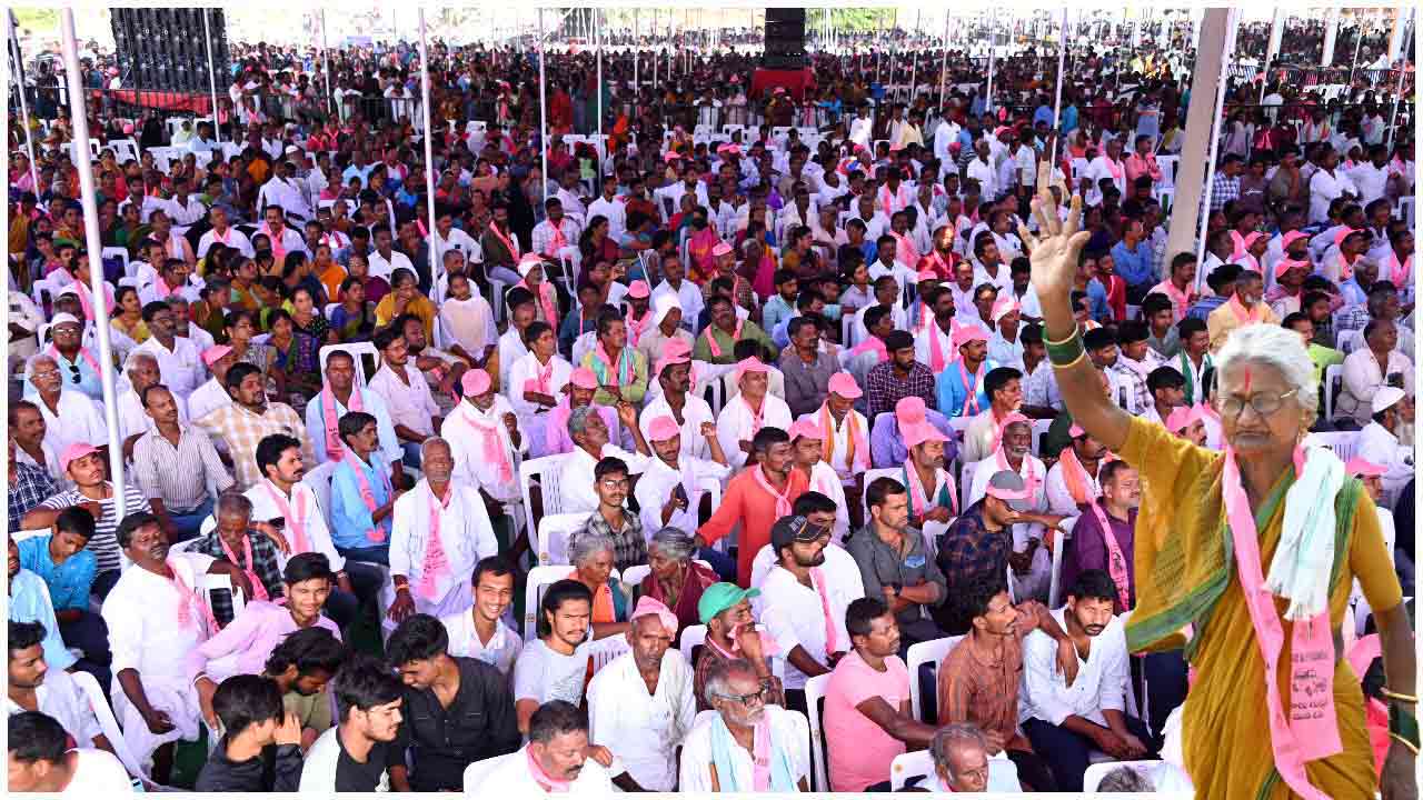 నిర్మల్‌లో దద్దరిల్లిన జనహోరు.. కేసీఆర్ ప్రజాఆశీర్వాద సభ సక్సెస్.. ఫొటోలు