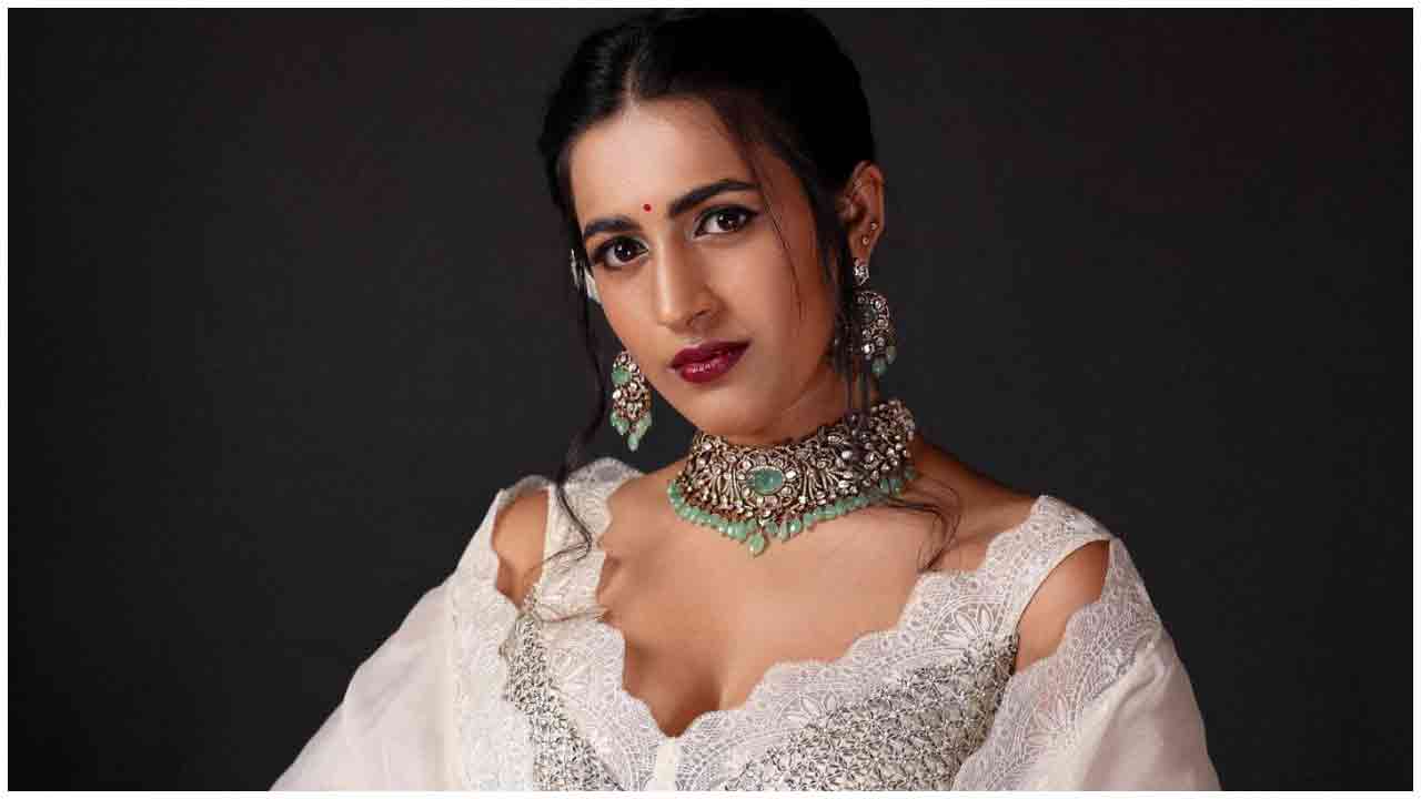 Niharika Konidela | ట్రెండీ అందాలతో హీటెక్కిస్తున్న నిహారికా కొనిదెల..