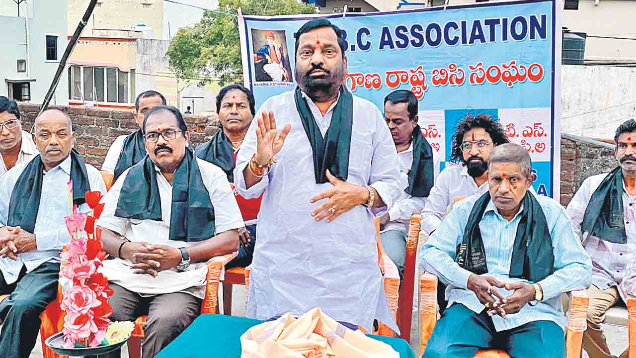 బీసీలకు కాంగ్రెస్‌ క్షమాపణలు చెప్పాల్సిందే