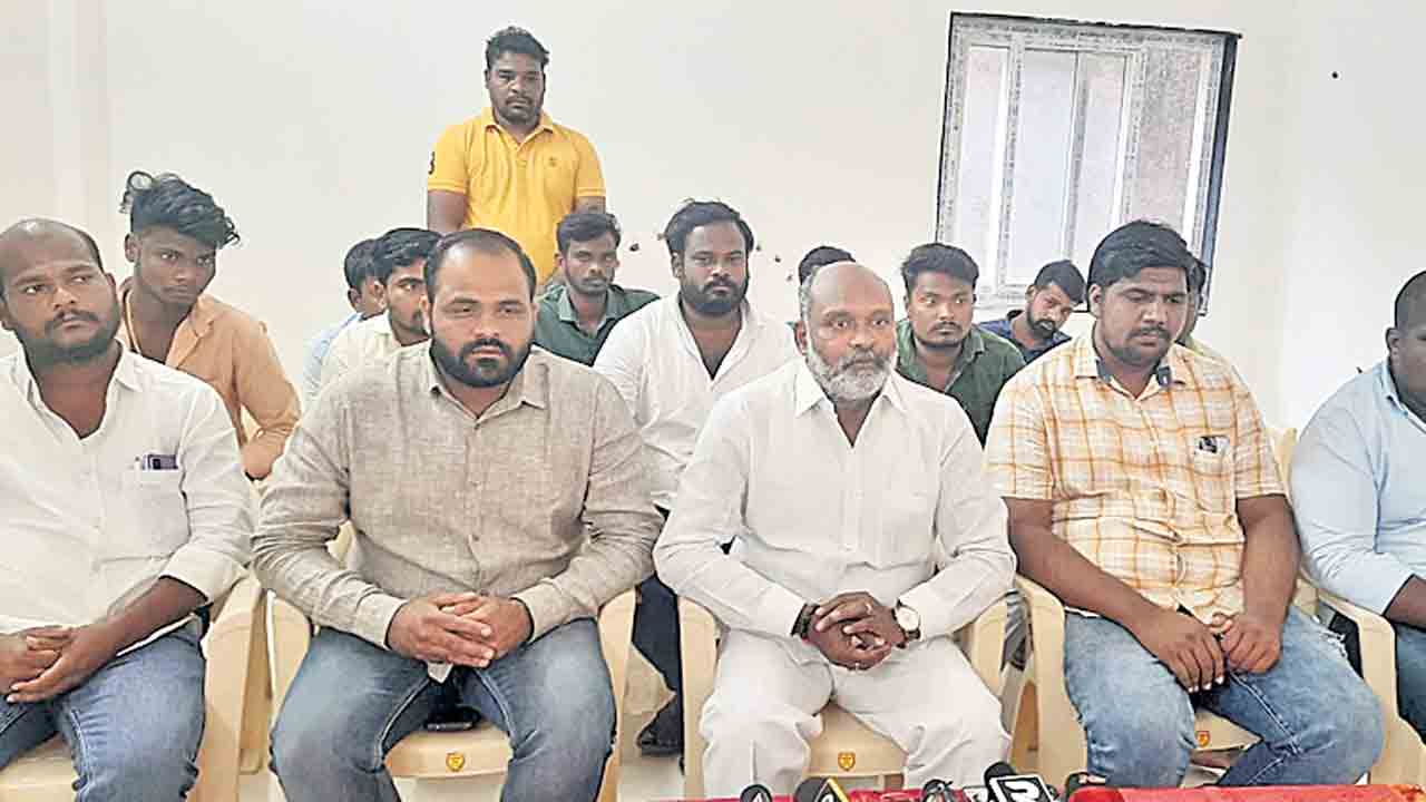 కుట్రదారుల చేతుల్లో కాంగ్రెస్‌ పార్టీ