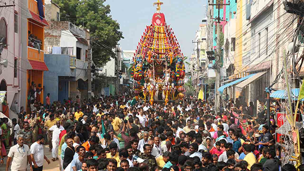 Rathotsavam | తిరుచానూర్లో వైభవంగా శ్రీ పద్మావతి అమ్మవారి రథోత్సవం