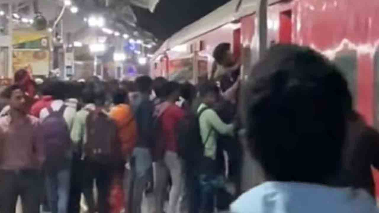 ticket refund demand | ‘నా దీపావళి సంతోషాన్ని నాశనం చేసినందుకు రైల్వేకు ధన్యవాదాలు..’ టికెట్‌ డబ్బులు తిరిగి ఇవ్వాలని ప్రయాణికుడు డిమాండ్‌