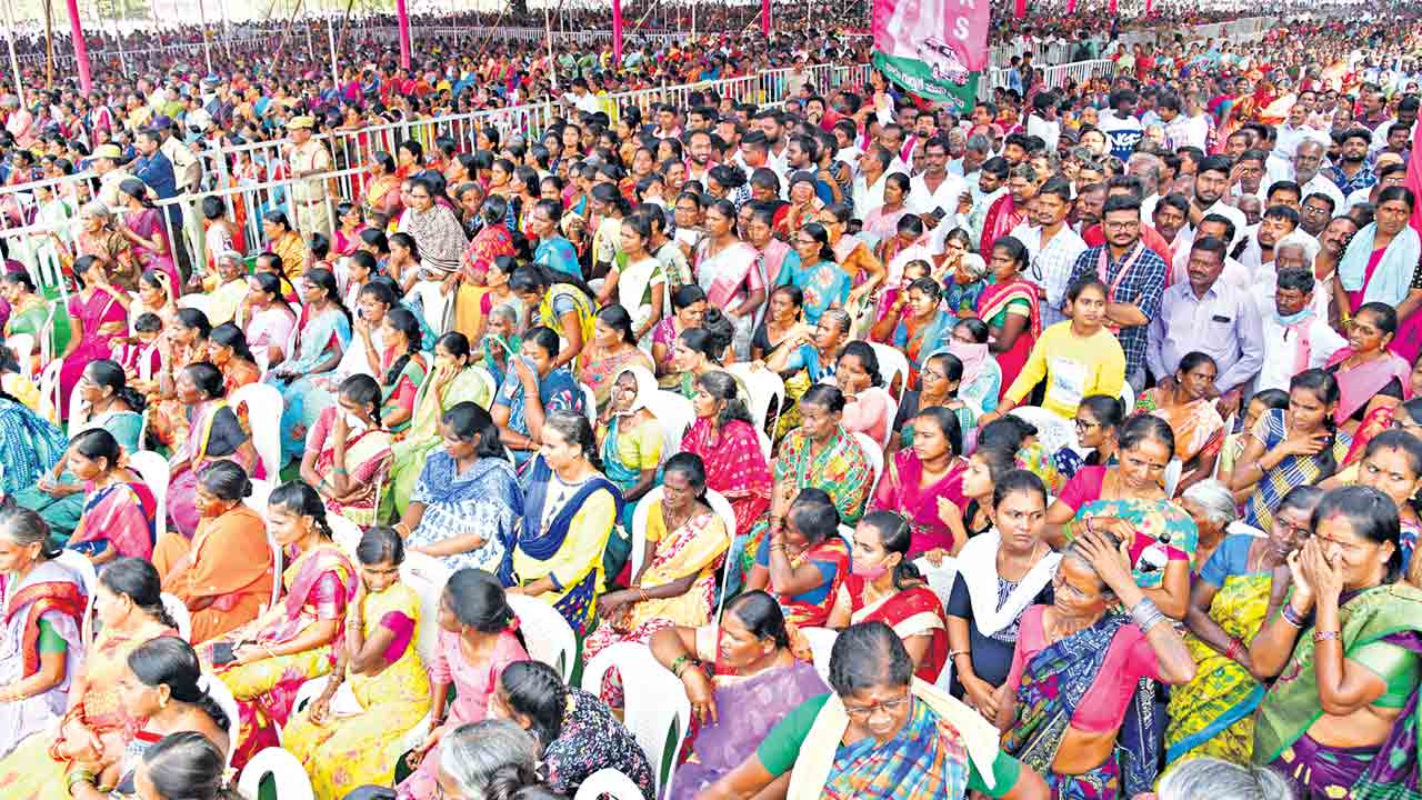 నల్లగొండ నగారా.. గర్జించిన ఘన్‌పూర్‌