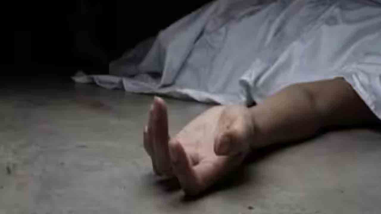 Suicide | పోలీస్స్టేషన్ ఎదుట ఆత్మహత్యకు పాల్పడ్డ వ్యక్తి చికిత్స పొందుతూ మృతి