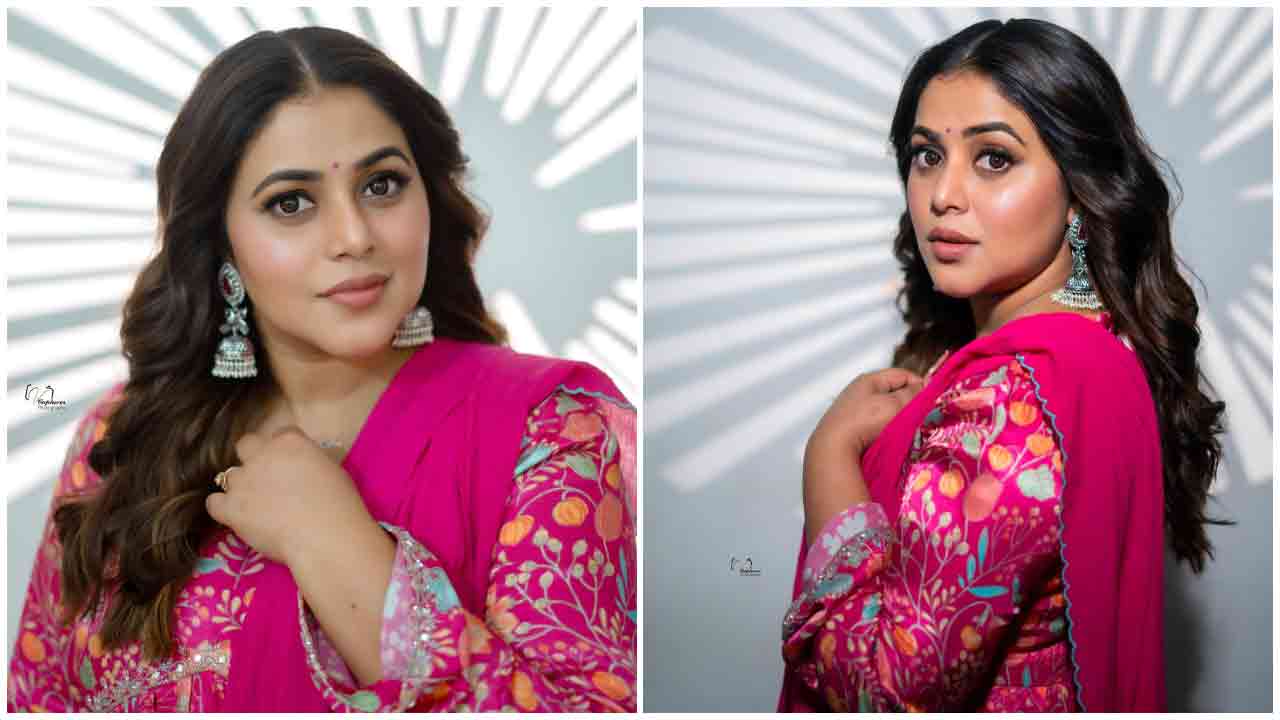 Poorna | కాటుక కన్నులతో కవ్విస్తున్న పూర్ణ..