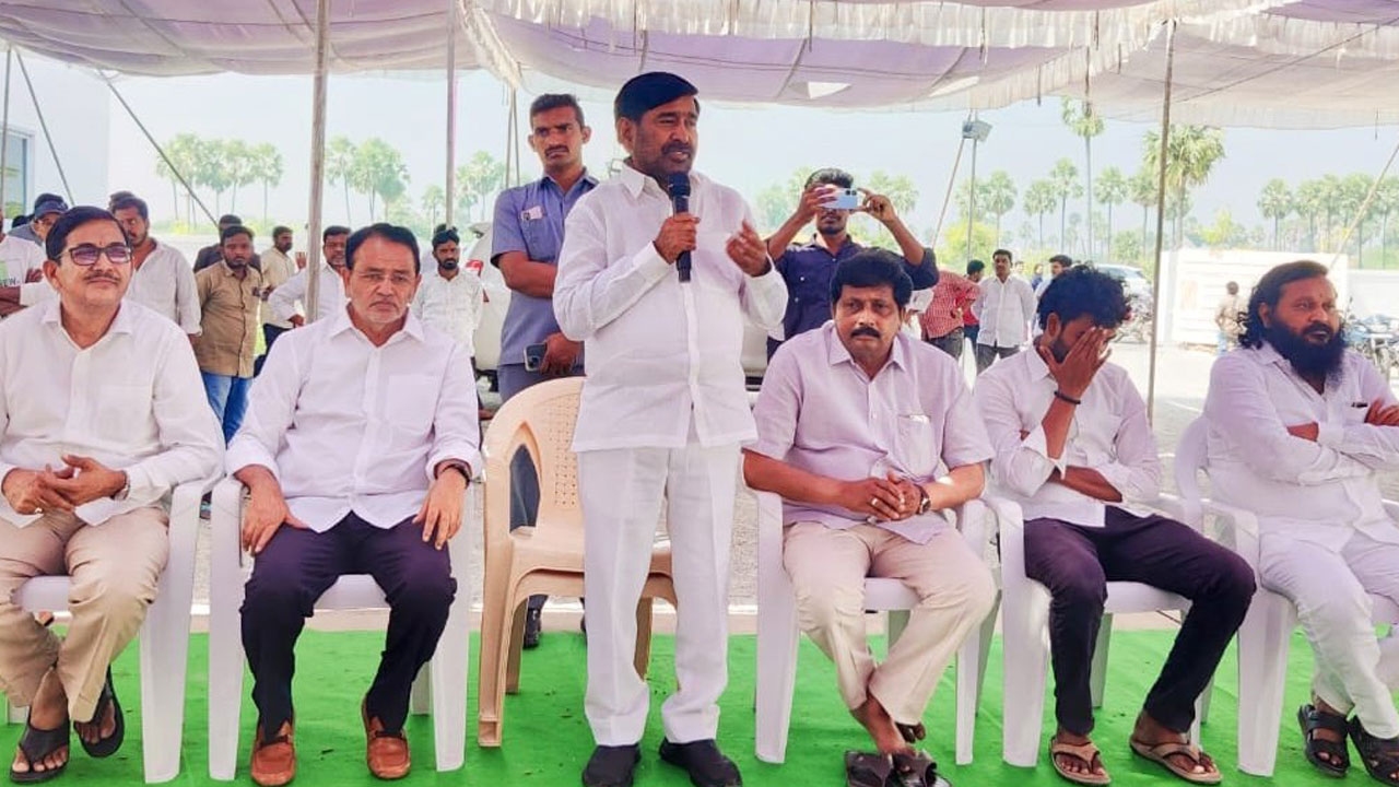 బీఆర్‌ఎస్‌వైపే యువత