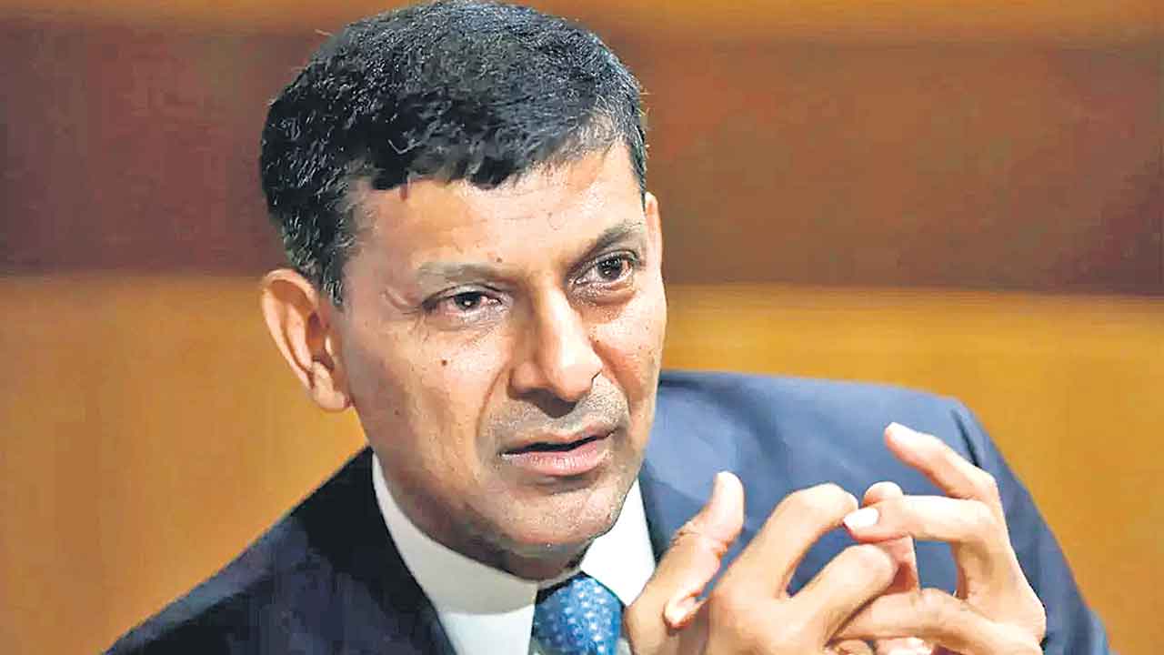 సరిపడా ఉద్యోగాలేవీ?