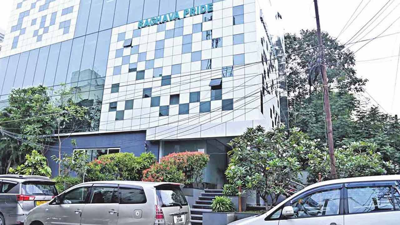 IT Raids | పొంగులేటి శ్రీనివాస్‌ రెడ్డి ఇండ్లలో రెండో రోజూ కొనసాగుతున్న ఐటీ సోదాలు