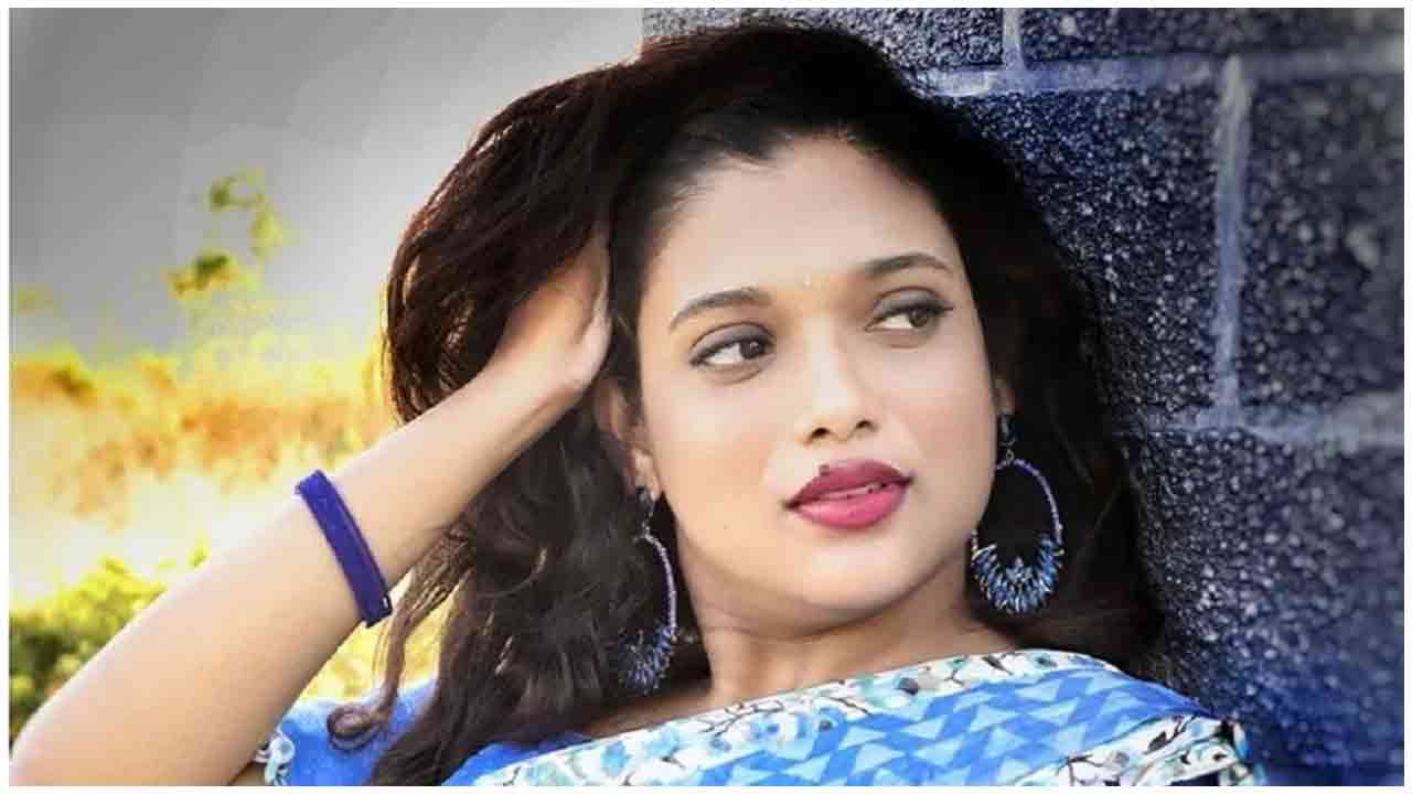Rekha Boj | చీరకట్టులో మురిపిస్తున్న రేఖా బోజ్..