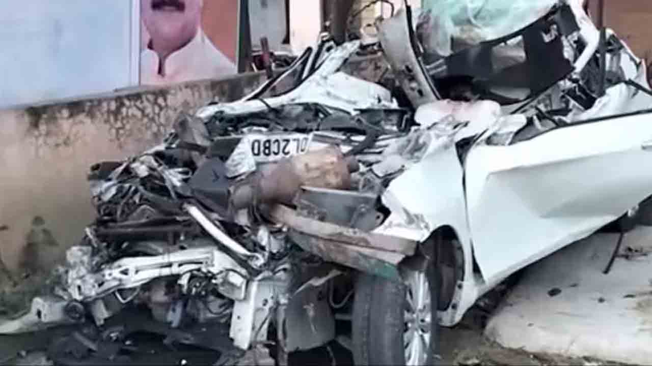 Accident | ఘోర రోడ్డు ప్రమాదం.. ట్రక్కును ఢీకొట్టిన కారు.. ఆరుగురు మృతి