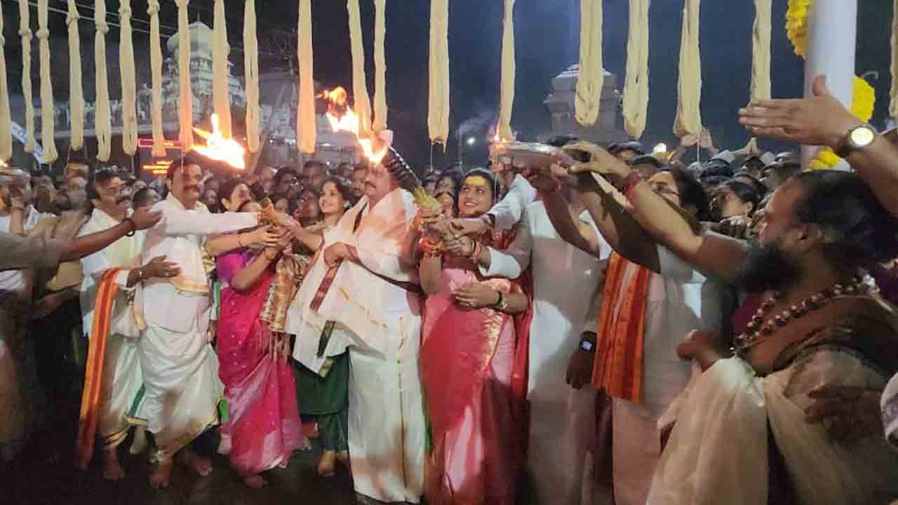 Srisailam | మల్లన్న సేవలో ప్రముఖులు.. స్వామి అమ్మవార్లకు ప్రత్యేక పూజలు