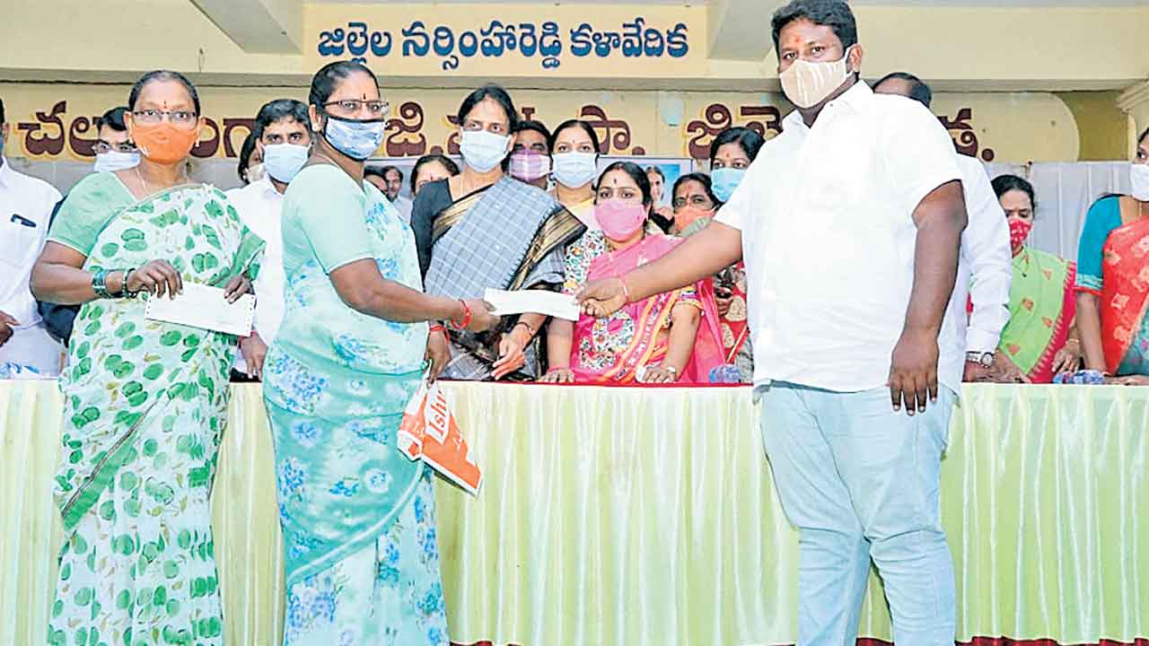 ఆడబిడ్డల జీవితాల్లో కల్యాణ కాంతులు